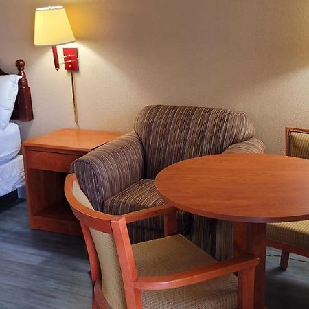 Regency Travel Inn Hayti Ngoại thất bức ảnh