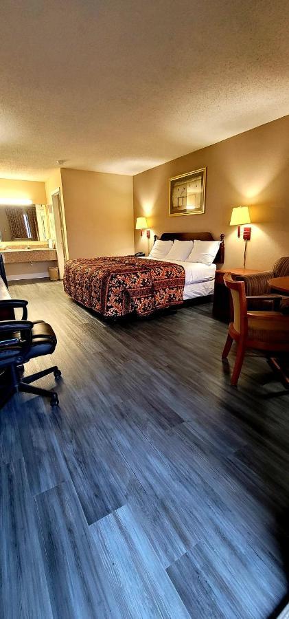 Regency Travel Inn Hayti Ngoại thất bức ảnh